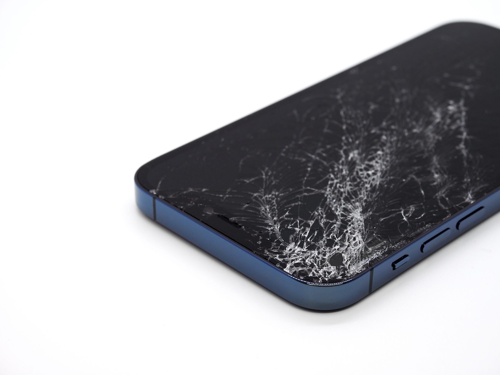 Cracked iPhone screen repaired quickly by thinq mac